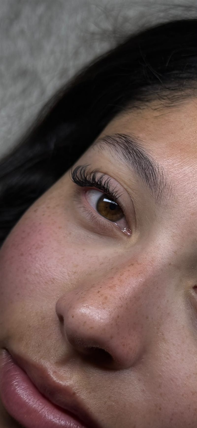 Close-up van een oog met classic wimperextensions